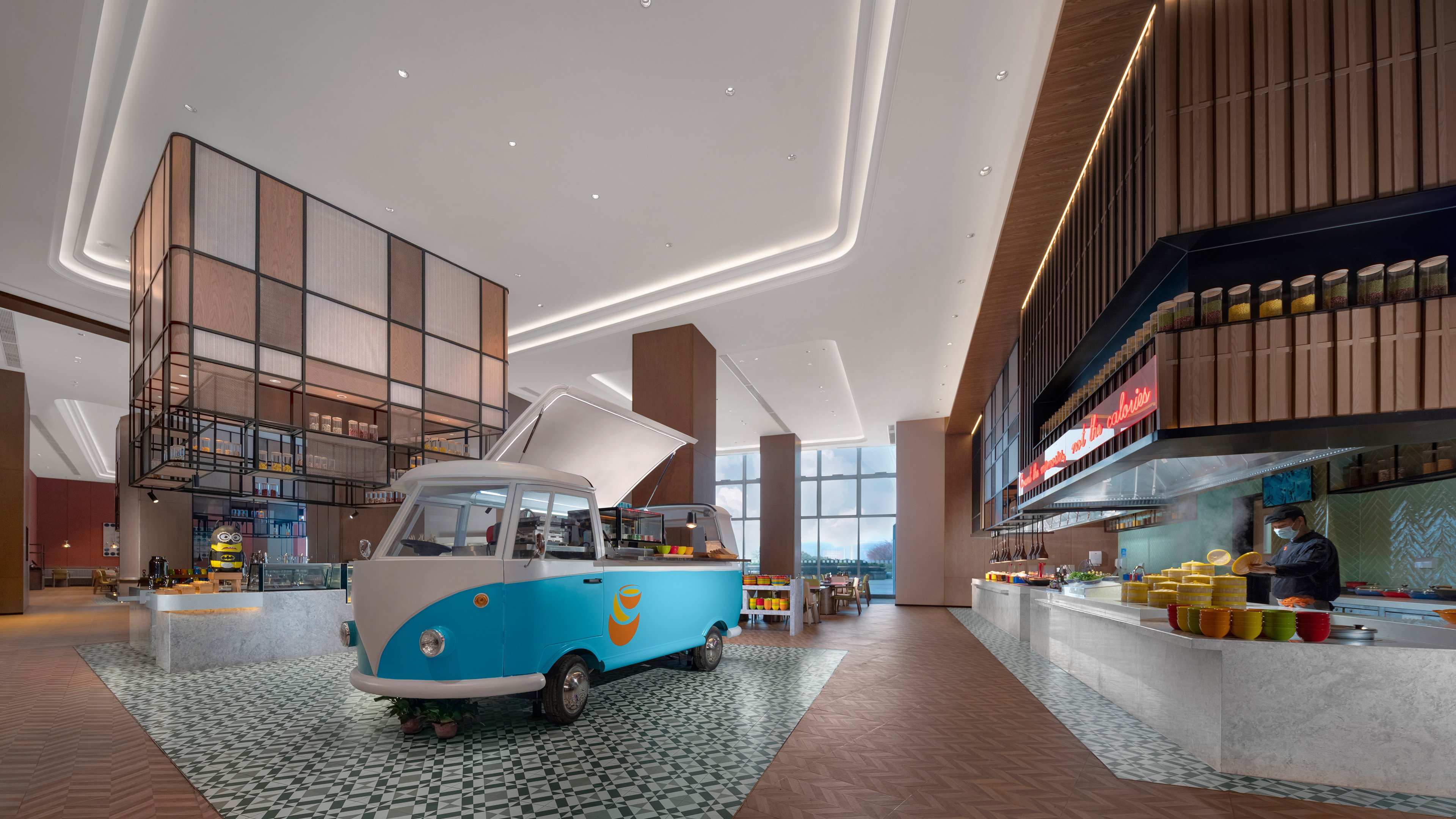 holiday inn and suites wuhan international expo