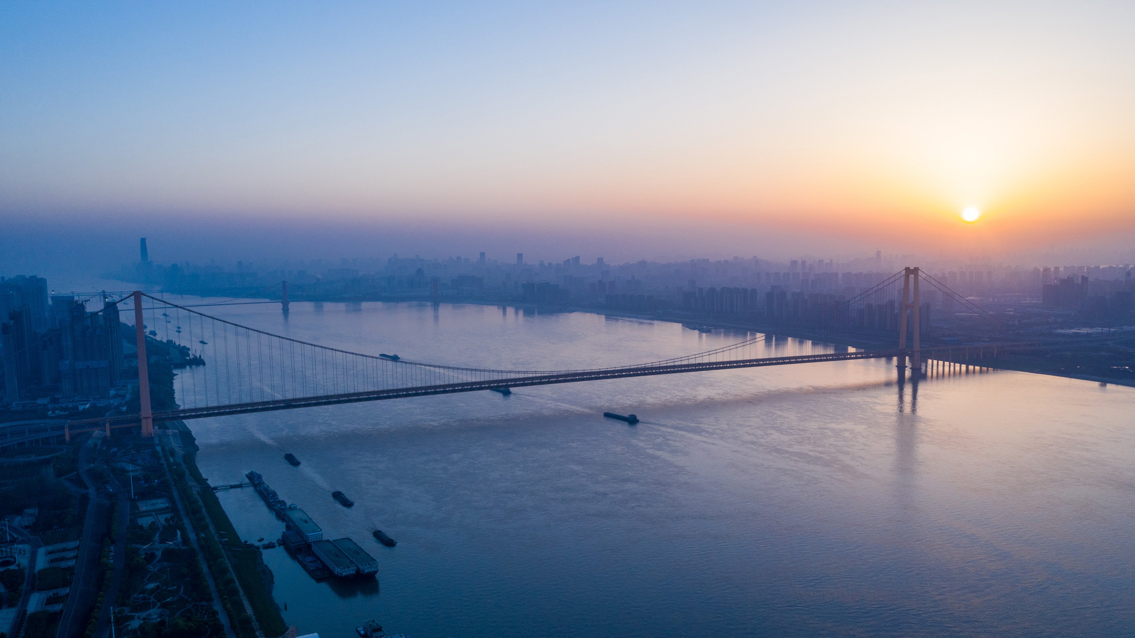 holiday inn and suites wuhan international expo