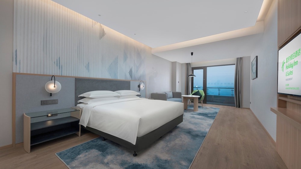 holiday inn and suites wuhan international expo