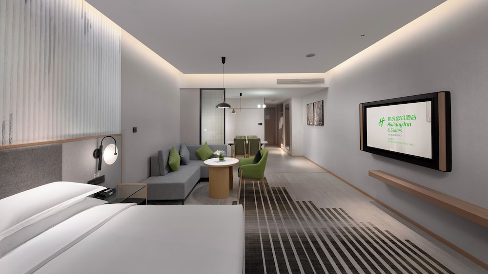 holiday inn and suites wuhan international expo