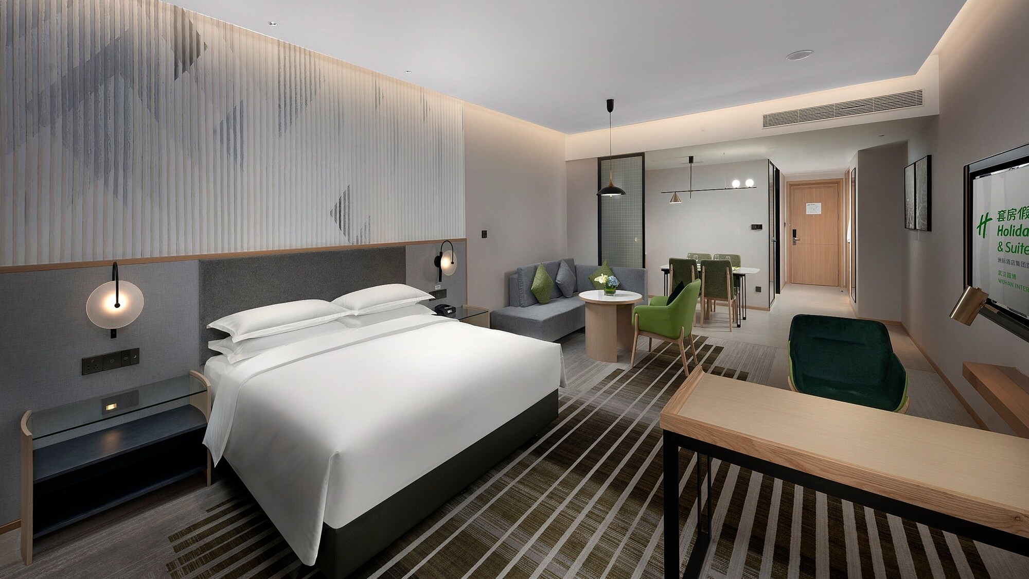 holiday inn and suites wuhan international expo