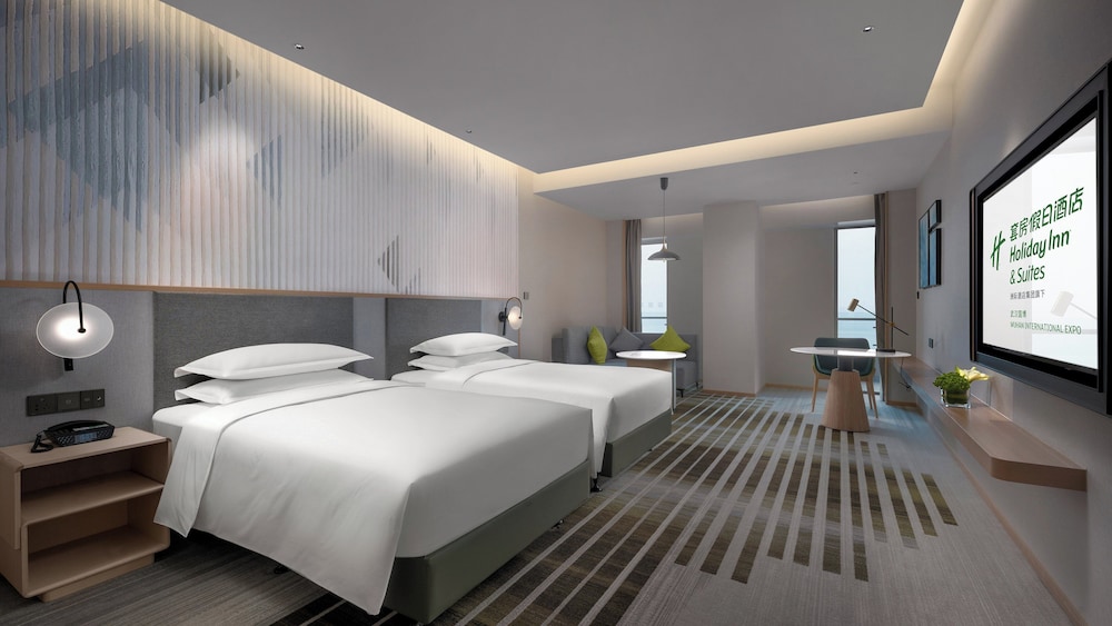 holiday inn and suites wuhan international expo
