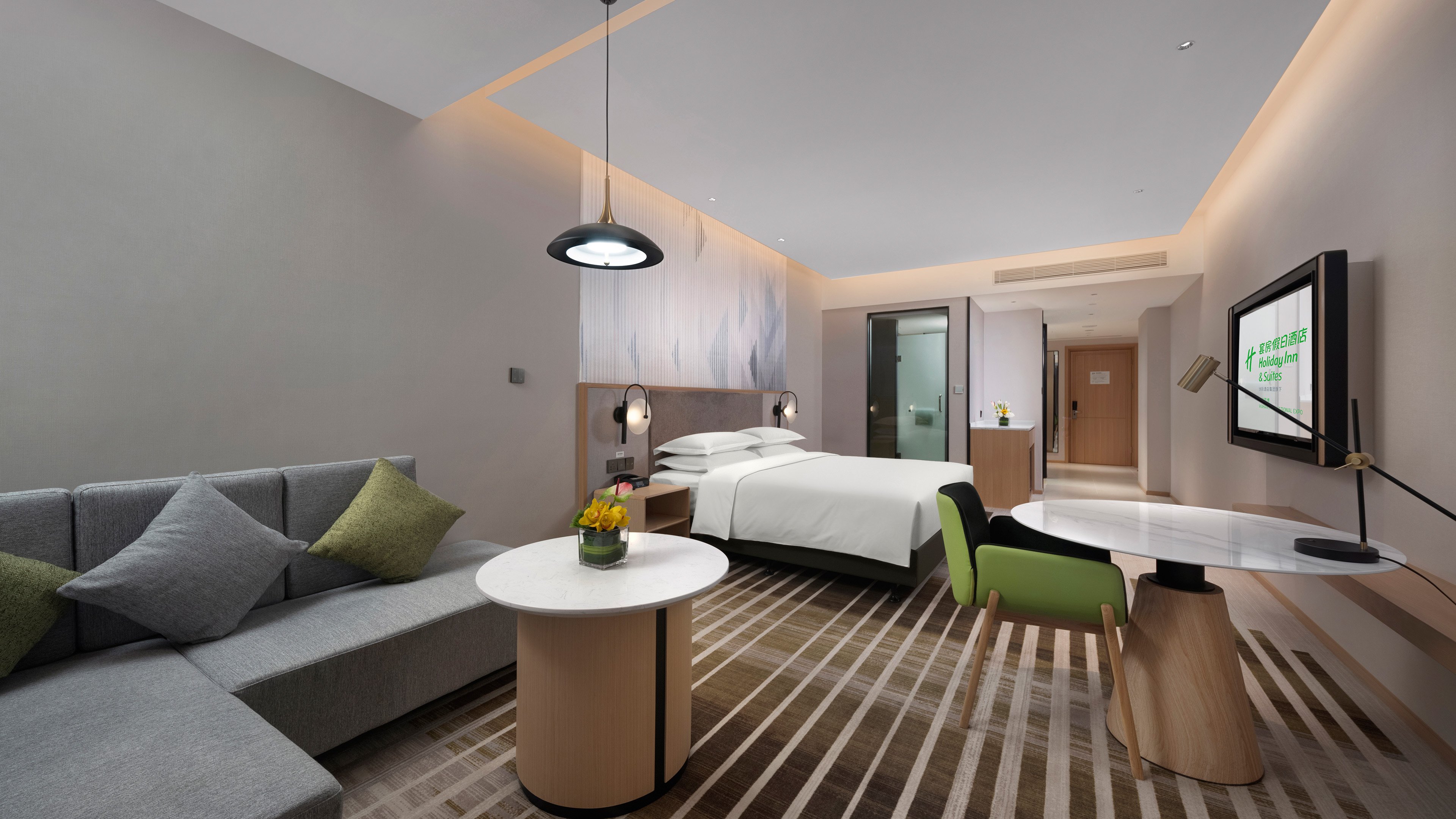 holiday inn and suites wuhan international expo