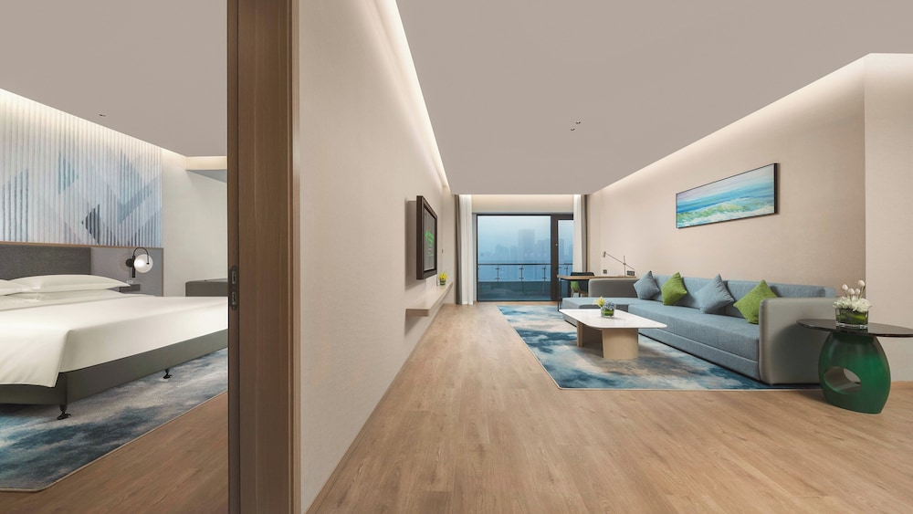 holiday inn and suites wuhan international expo
