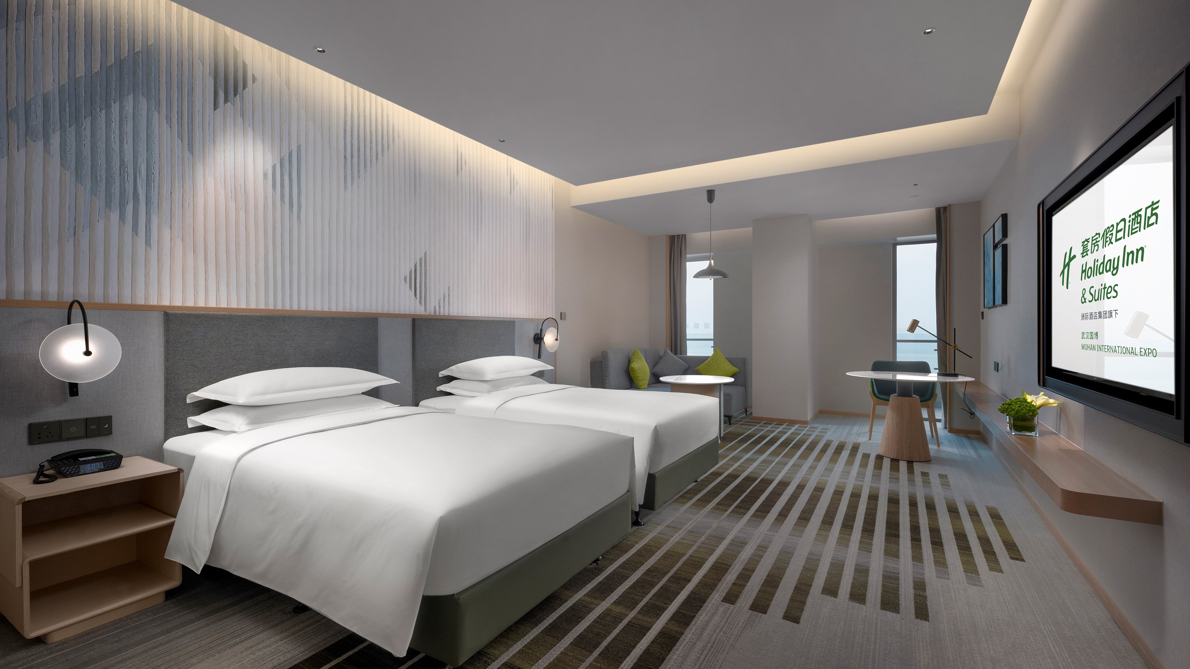 holiday inn and suites wuhan international expo