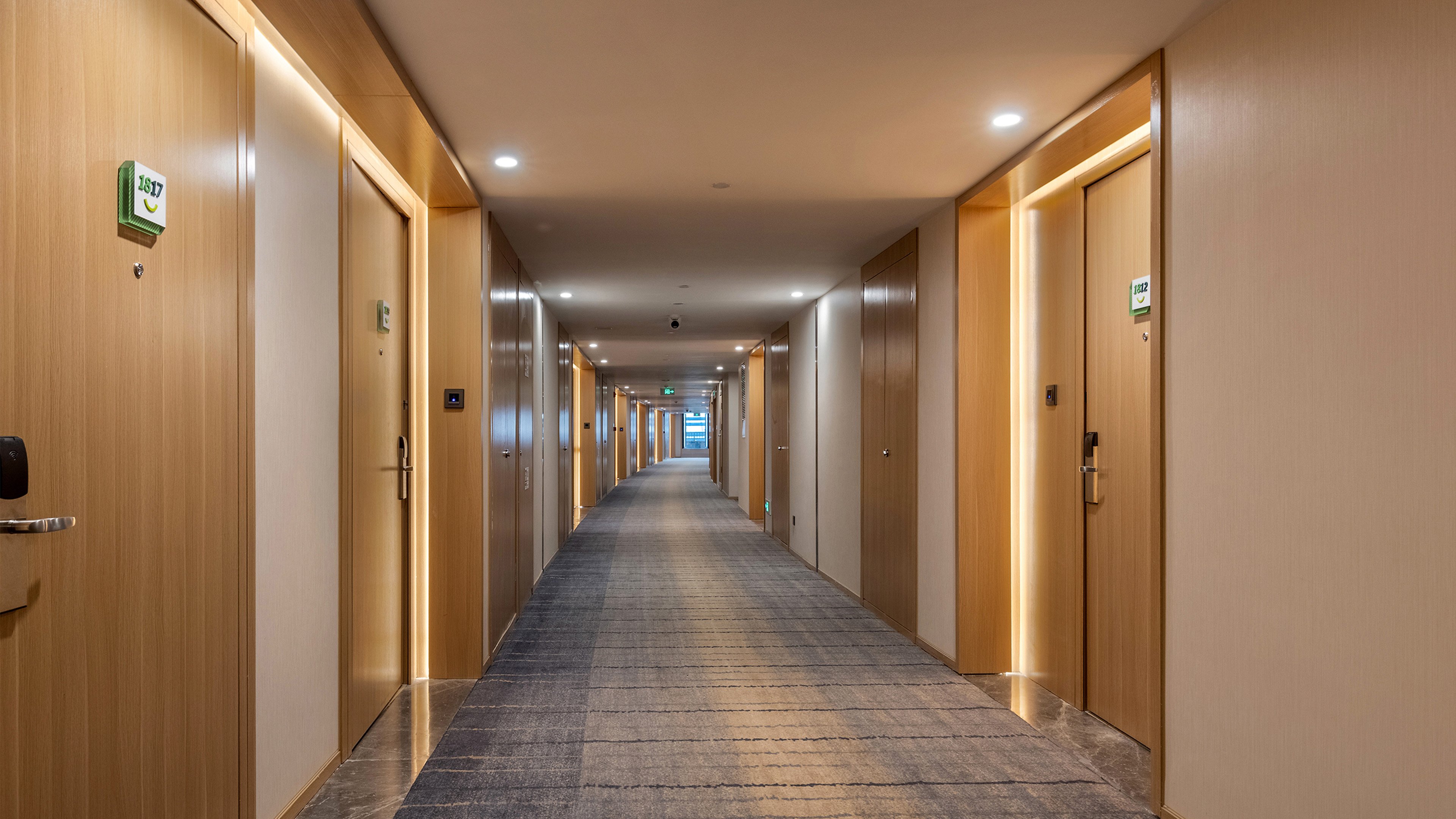 holiday inn and suites wuhan international expo