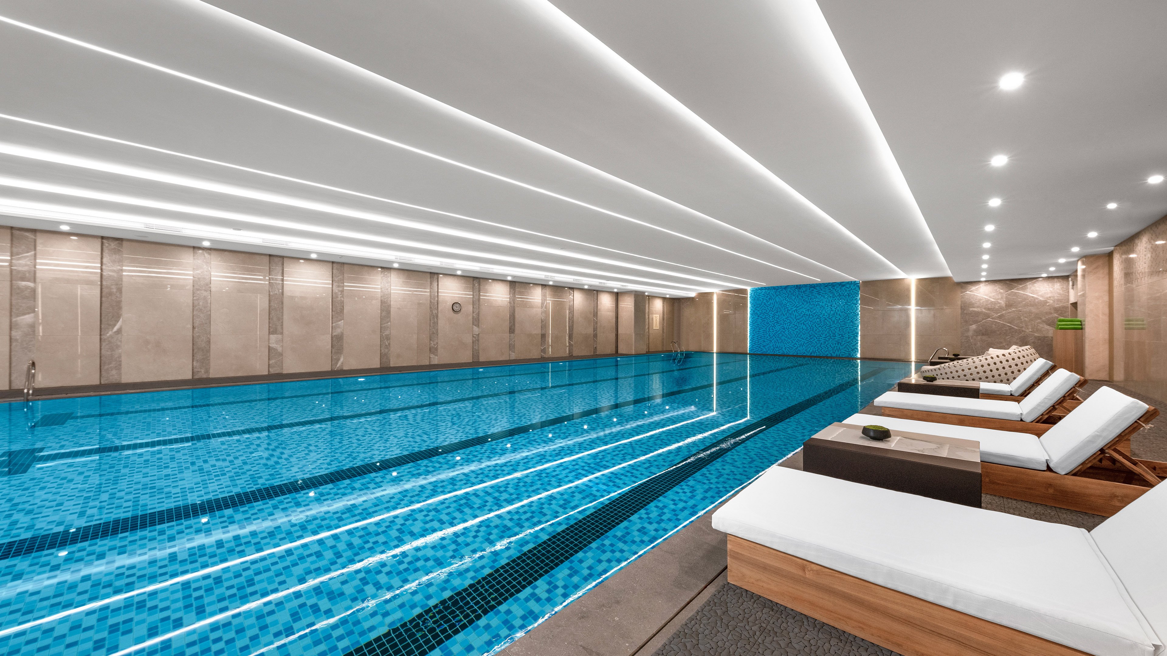 holiday inn and suites wuhan international expo