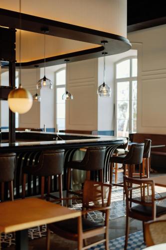 the editory riverside santa apolonia