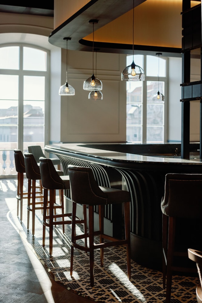 the editory riverside santa apolonia