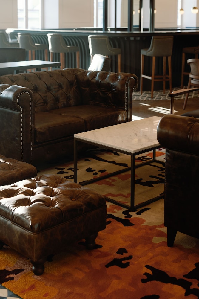 the editory riverside santa apolonia