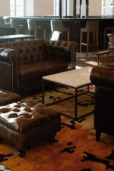 the editory riverside santa apolonia