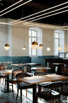 the editory riverside santa apolonia