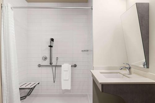 microtel inn and suites montreal airport dorval qc