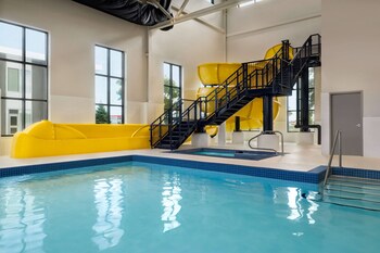 microtel inn and suites montreal airport dorval qc