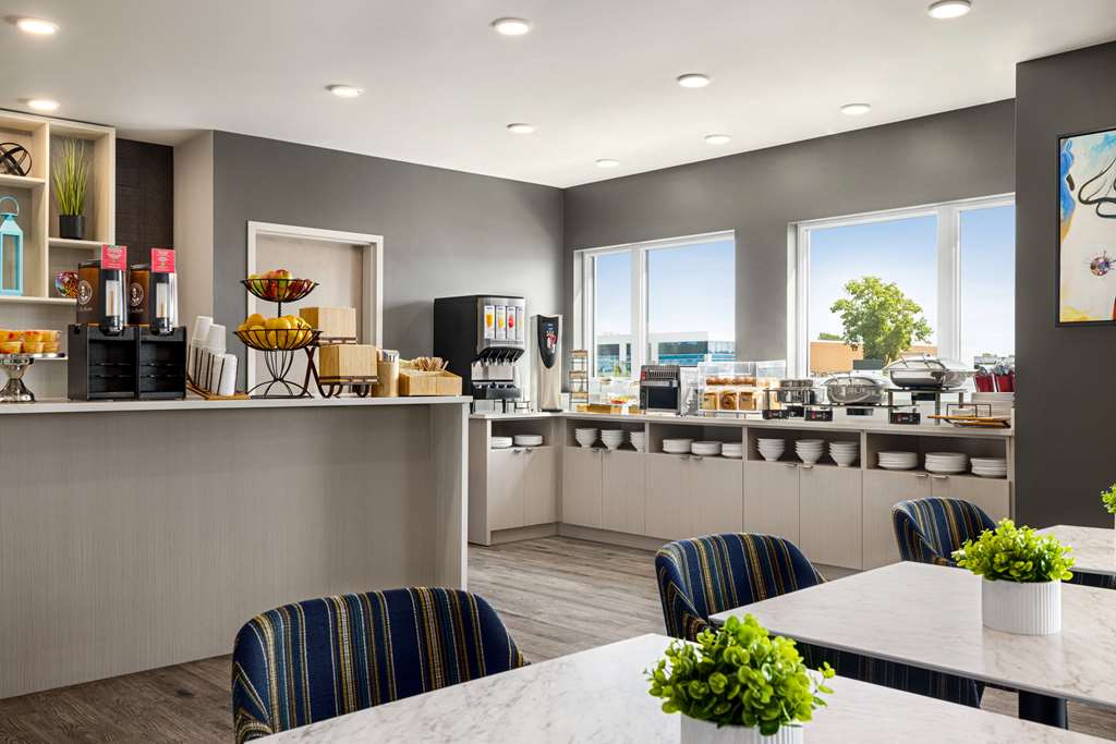 microtel inn and suites montreal airport dorval qc