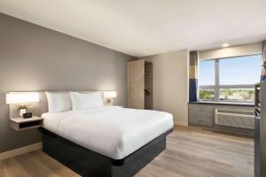 microtel inn and suites montreal airport dorval qc