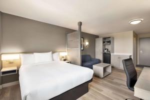 microtel inn and suites montreal airport dorval qc