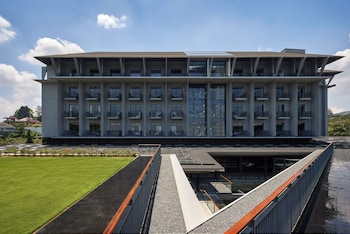 the gaia hotel bandung