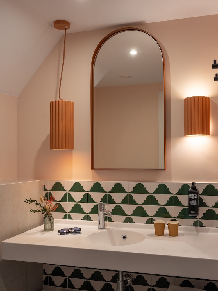 ibis styles sevilla santa justa