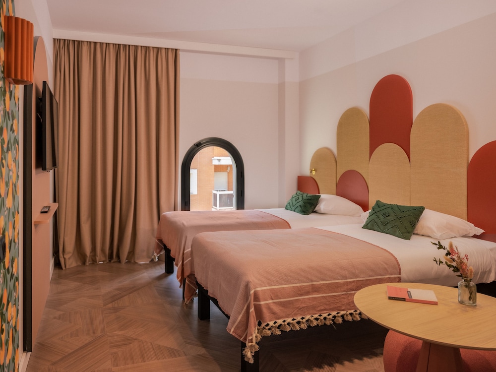 ibis styles sevilla santa justa