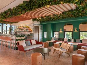 ibis styles sevilla santa justa