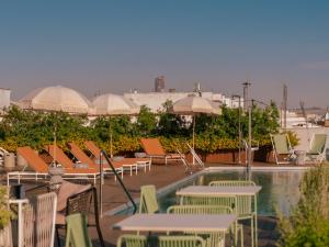 ibis styles sevilla santa justa