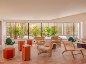 ibis styles sevilla santa justa