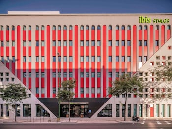 ibis styles sevilla santa justa