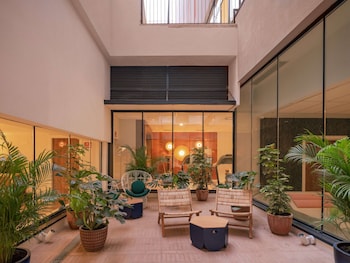 ibis styles sevilla santa justa