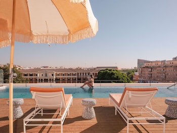 ibis styles sevilla santa justa