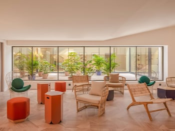 ibis styles sevilla santa justa