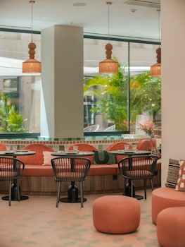 ibis styles sevilla santa justa