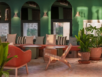 ibis styles sevilla santa justa