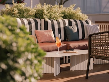 ibis styles sevilla santa justa