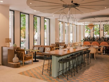 ibis styles sevilla santa justa