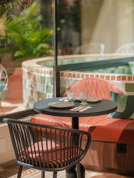 ibis styles sevilla santa justa