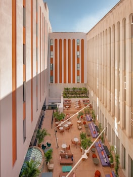 ibis styles sevilla santa justa