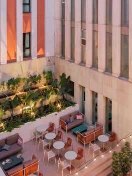 ibis styles sevilla santa justa