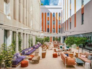 ibis styles sevilla santa justa