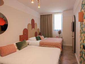 ibis styles sevilla santa justa