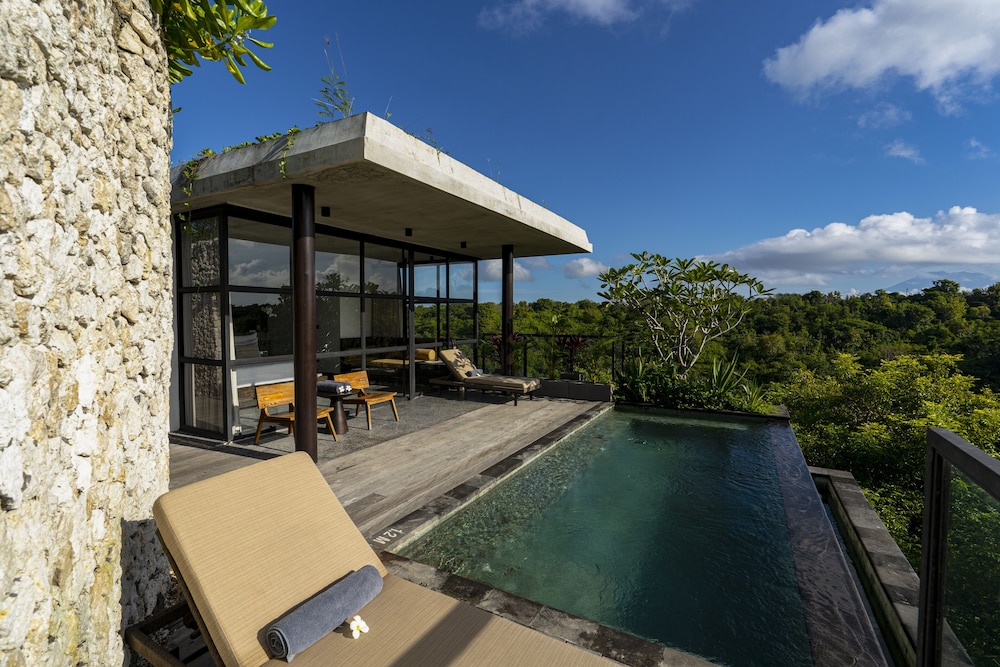 maua nusa penida bali