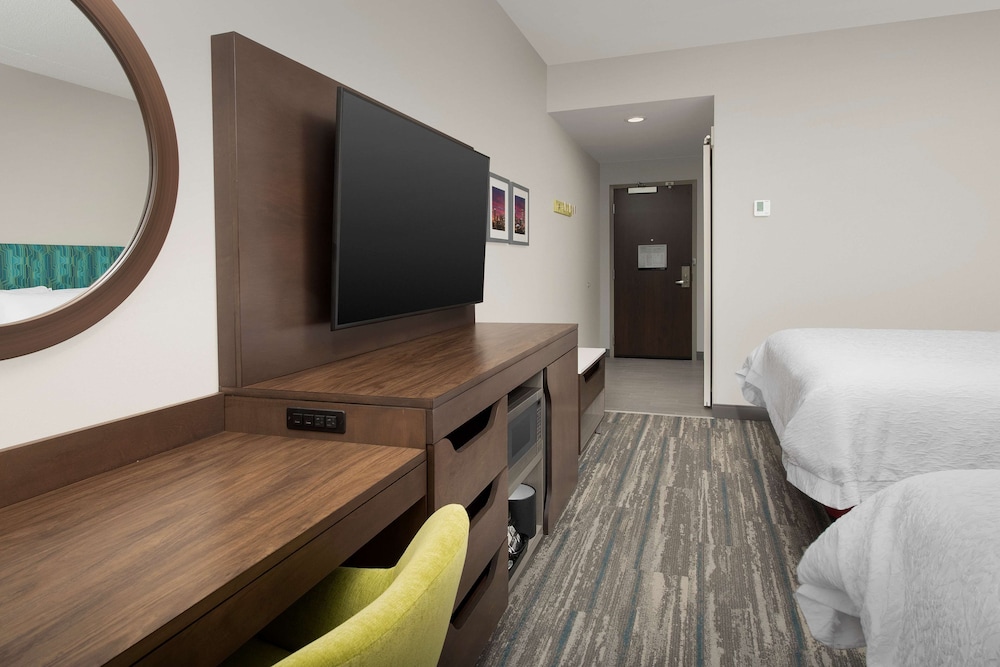 hampton inn and suites charlotte airport lake pointe