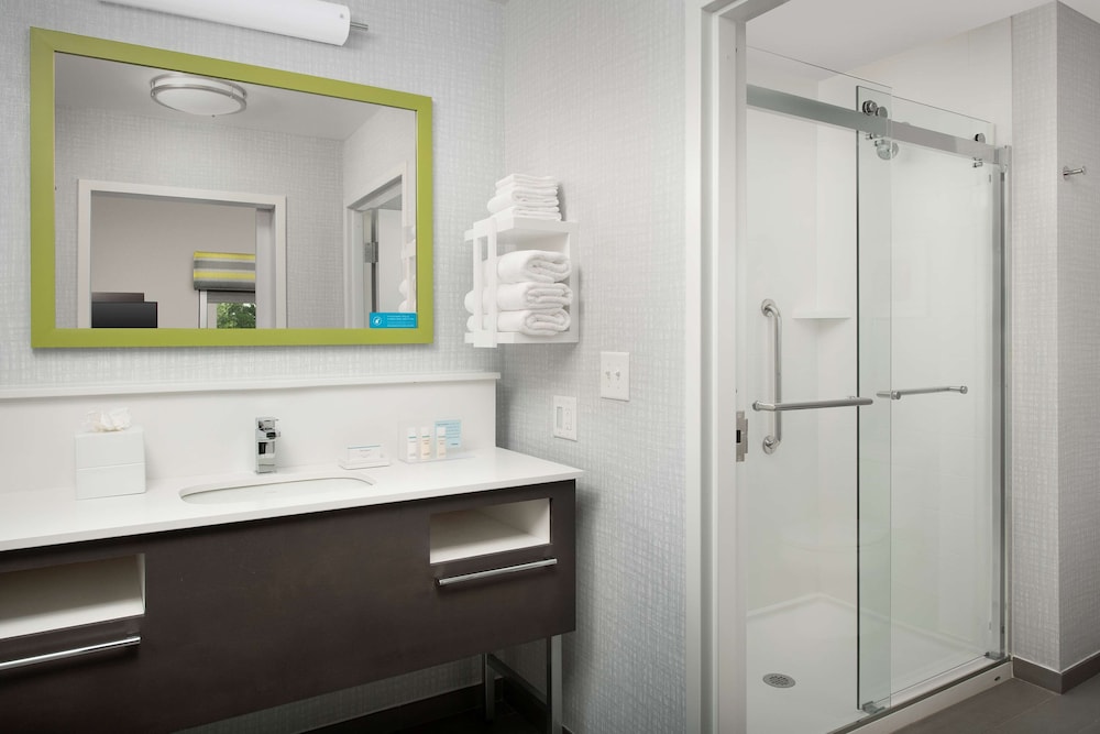 hampton inn and suites charlotte airport lake pointe