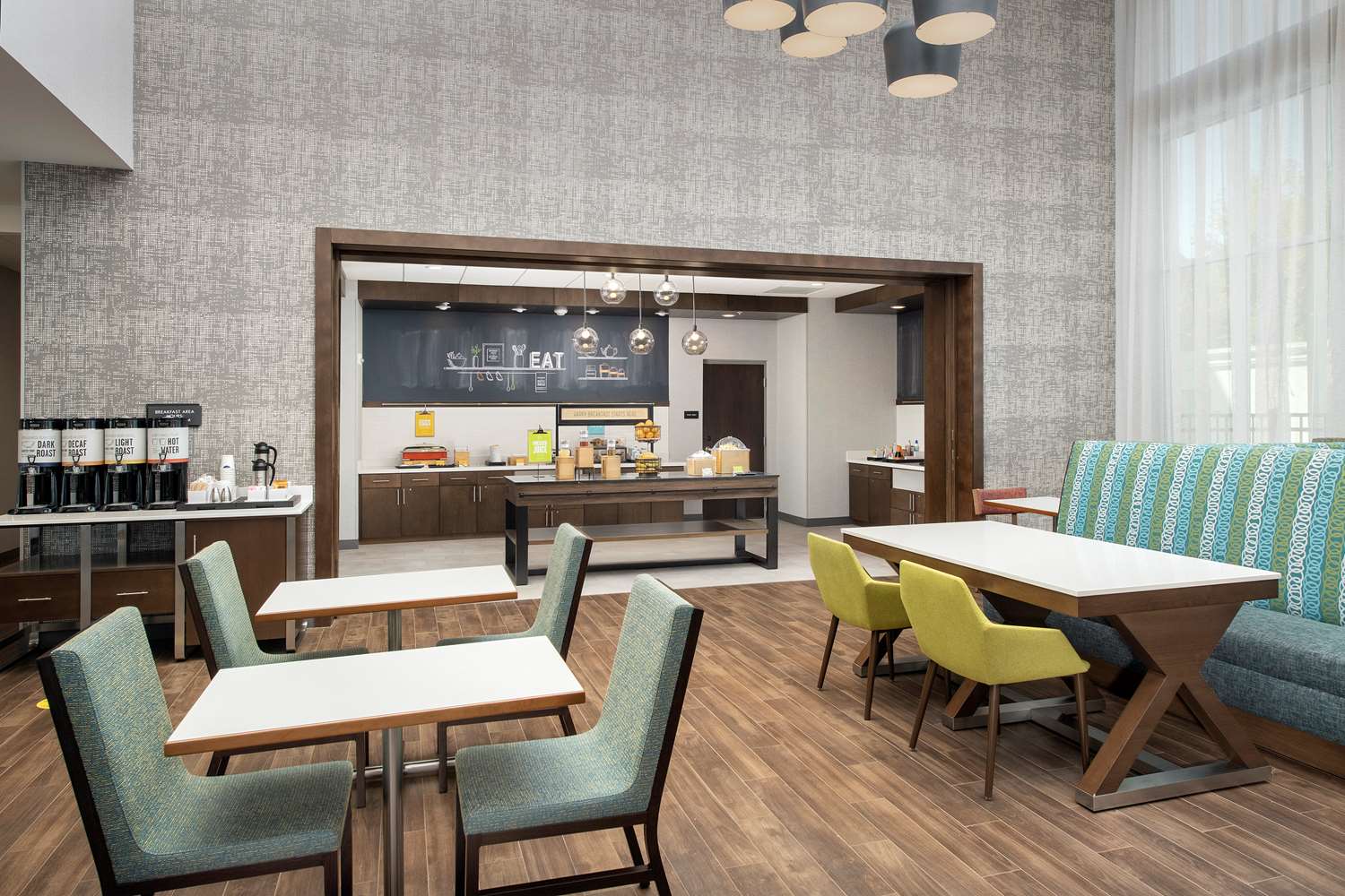 hampton inn and suites charlotte airport lake pointe