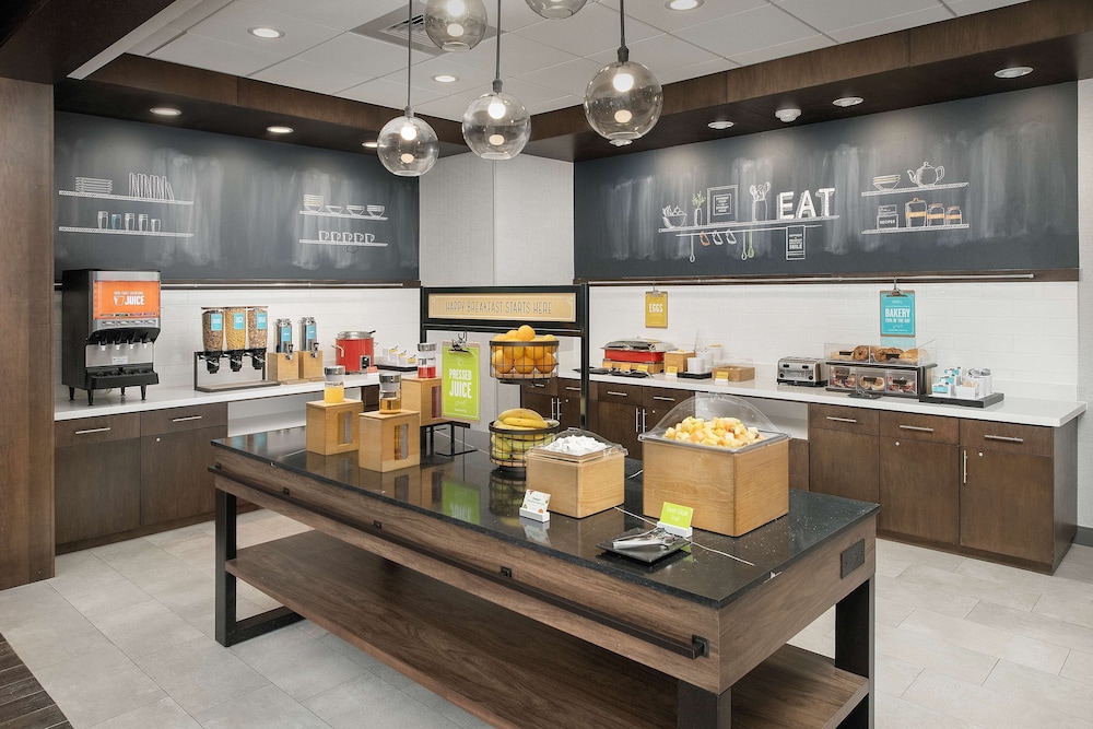 hampton inn and suites charlotte airport lake pointe