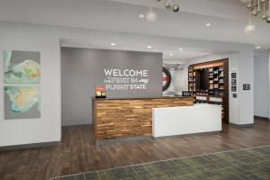 hampton inn and suites charlotte airport lake pointe