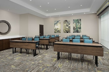 hampton inn and suites charlotte airport lake pointe