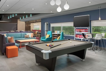 hampton inn and suites charlotte airport lake pointe