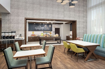 hampton inn and suites charlotte airport lake pointe