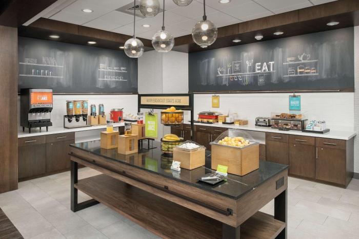 hampton inn and suites charlotte airport lake pointe